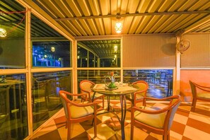 Dining - Hotel Silver Leaf (Panchgani)
