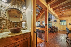 Interior - Little Bears Riverfront Cabin. ON THE RIVER. Pets are welcome. (Ellijay)