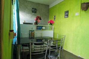 Dining - Mukhia Homestay (Takdah)