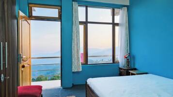 Deluxe Room, Balcony | Soundproofing, free WiFi