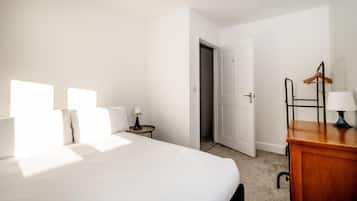 Strykejern/-brett, internettilgang og sengetøy