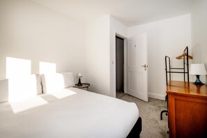 Bügeleisen/Bügelbrett, Internetzugang, Bettwäsche