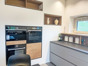 Micro-ondes, four, lave-vaisselle