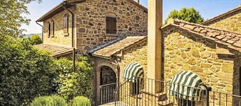 Beautiful private villa for 8 guests with WIFI, A/C, private pool, TV, patio and pets allowed