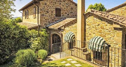 Beautiful private villa for 8 guests with WIFI, A/C, private pool, TV, patio and pets allowed