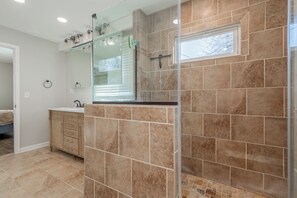 Bathroom - Bishop Ridge Retreat in Blacksburg: quiet country views, 7 mins to downtown, deck and cozy stove. (Blacksburg)