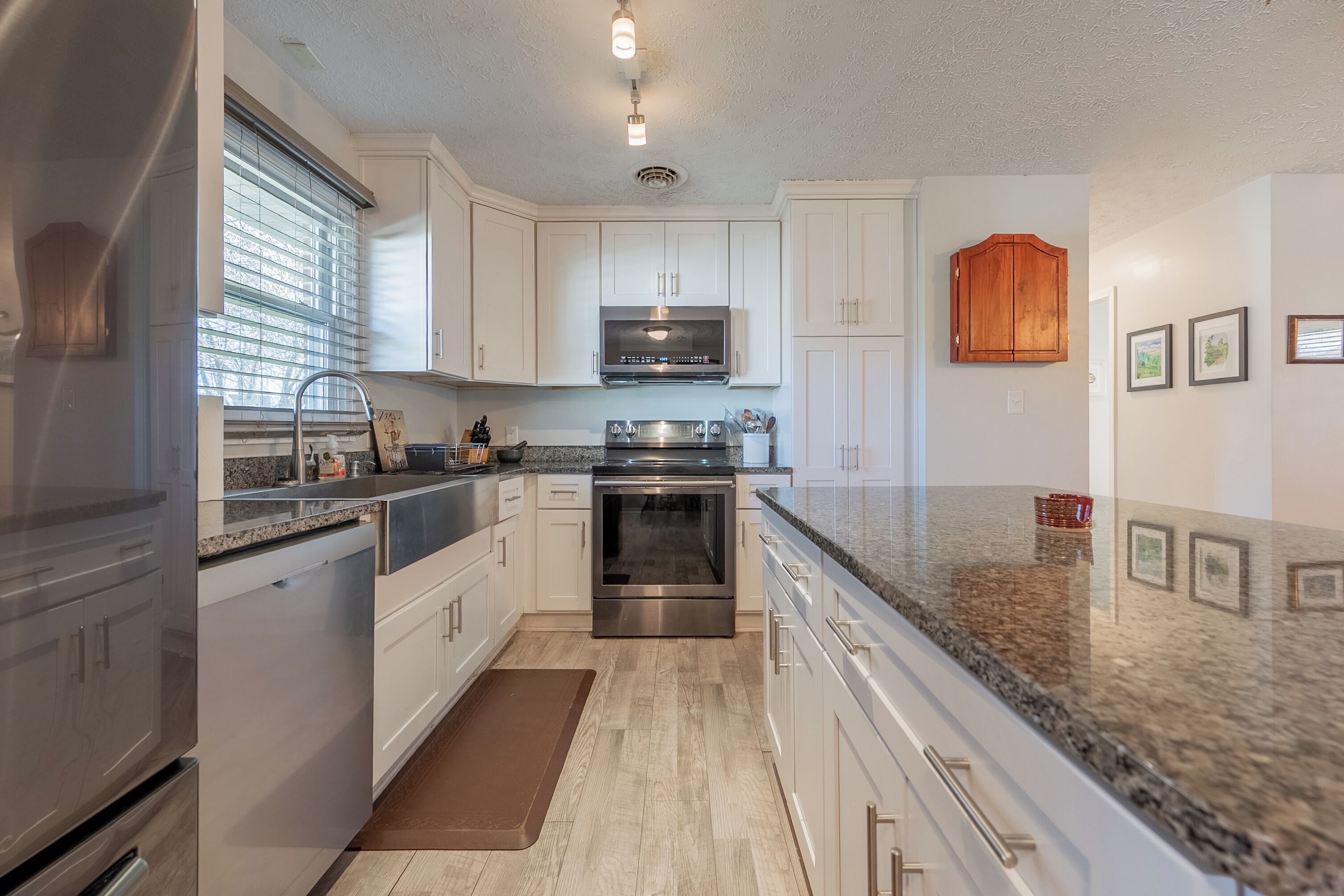 Réfrigérateur, micro-ondes, four, lave-vaisselle