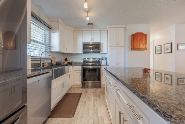 Køleskab, mikrobølgeovn, ovn, opvaskemaskine