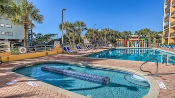 Piscine couverte, piscine extérieure