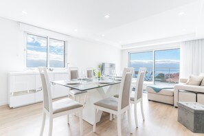 Dining - Horizonte Completo II by Atlantic Holiday (Câmara de Lobos)