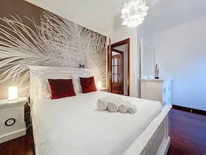 3 chambres, fer et planche à repasser, lit parapluie, Wi-Fi gratuit