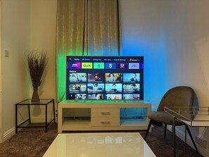 Interior - 2Bed Wakefield City Centre House |All EnSuite | Ideal for Family & Contractors (Wakefield)