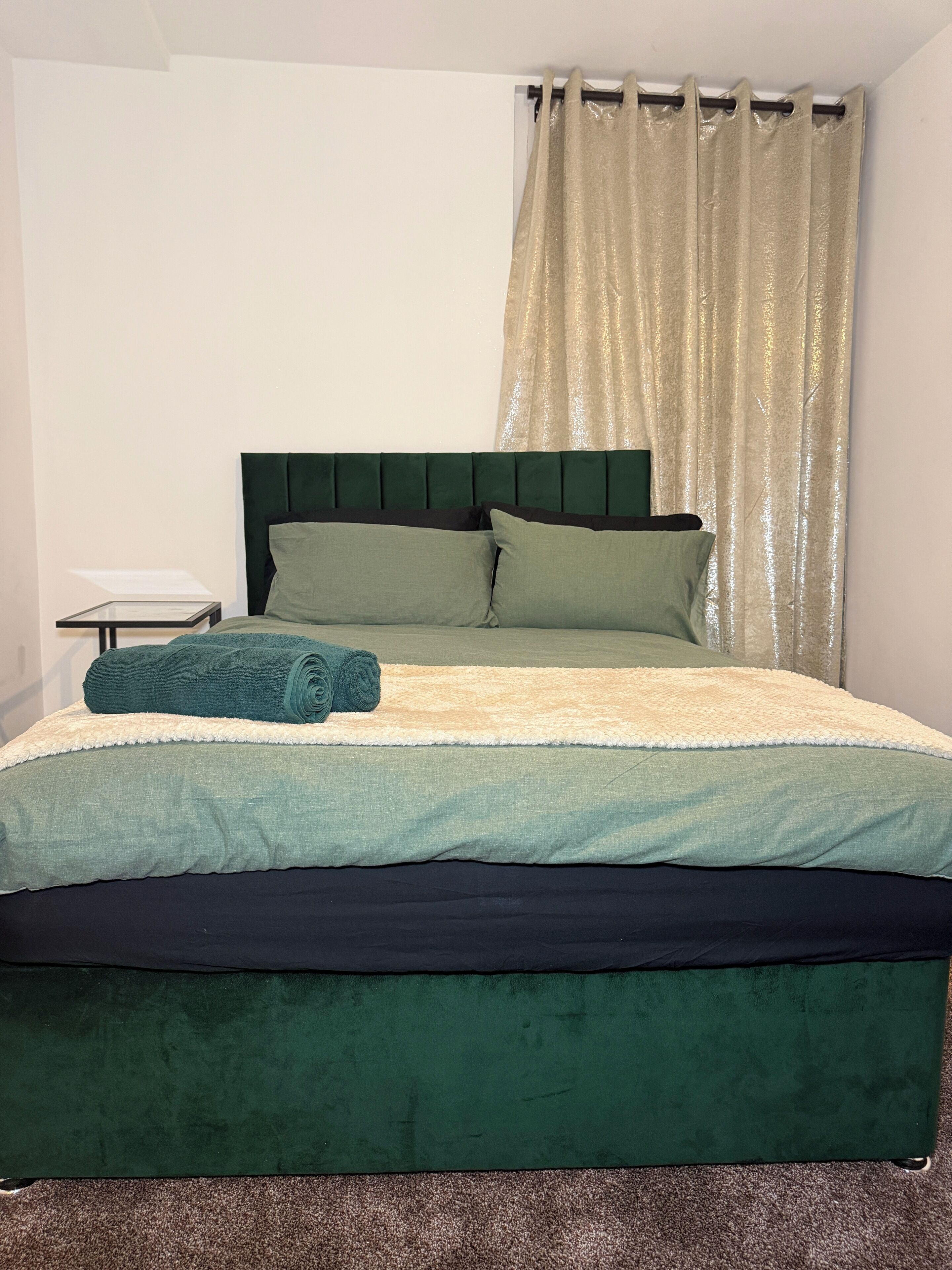 2 bedrooms, iron/ironing board, Internet, bed sheets
