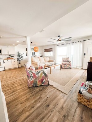 TV - Oceanfront | Winter Rates |Couples (Port St. Joe)