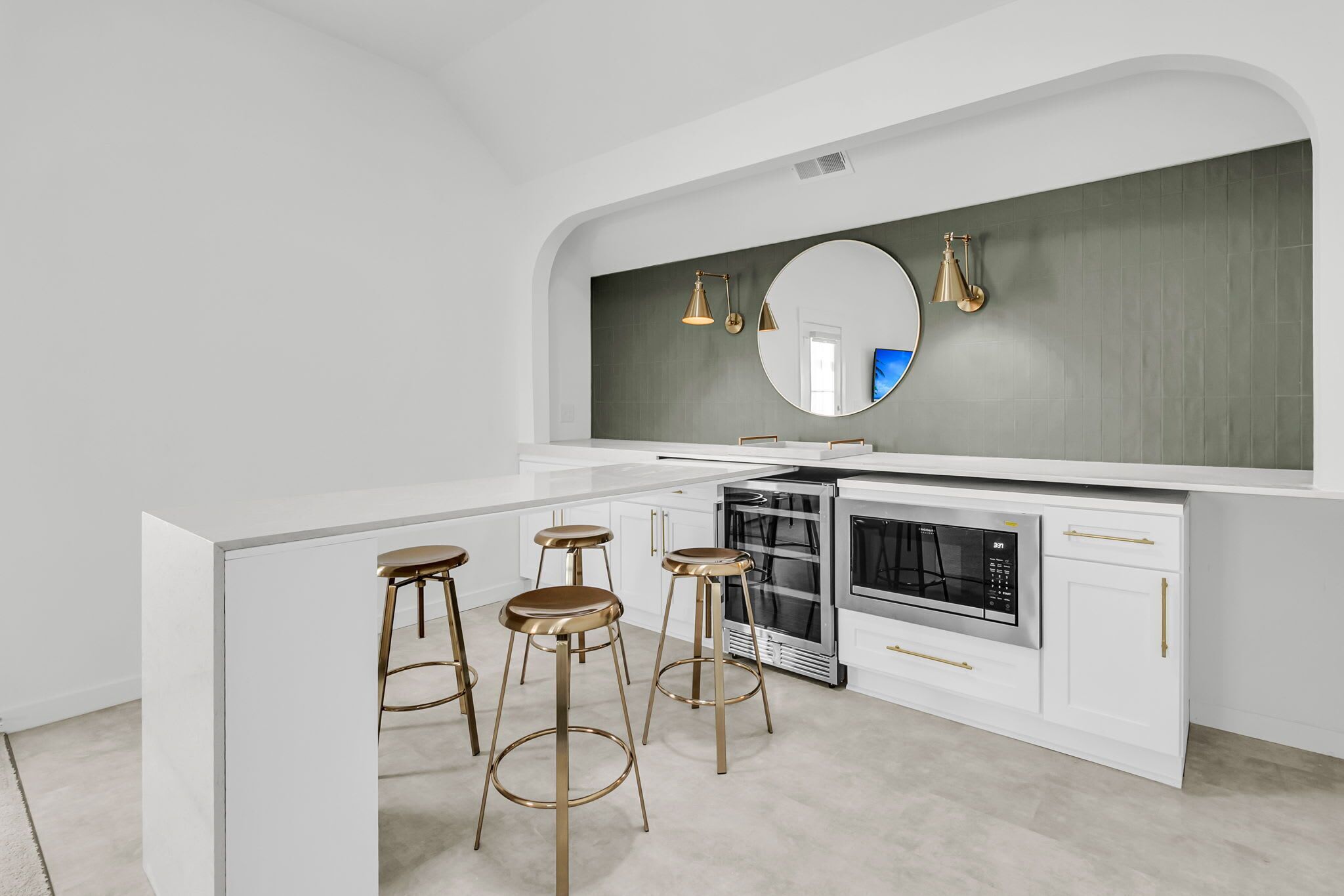 雪櫃、微波爐、焗爐、爐具