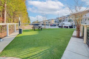 Outdoor dining - 1Bd Coastal Loft Pool, Dock, Lowcountry Living (Hanahan)