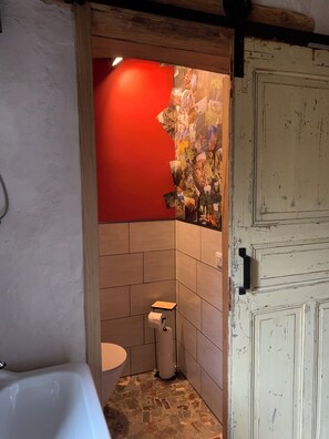 Shower, hair dryer, towels, soap - Gîte MTB Morvan, in a quiet location in the Morvan Natural Park (Cussy-en-Morvan)