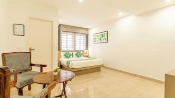 Deluxe Double Room | Desk