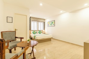 Deluxe Double Room | Desk - Treebo Skyline (Mangaluru)