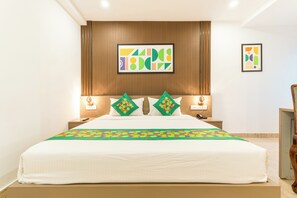 Standard Double Room | Desk - Treebo Skyline (Mangaluru)