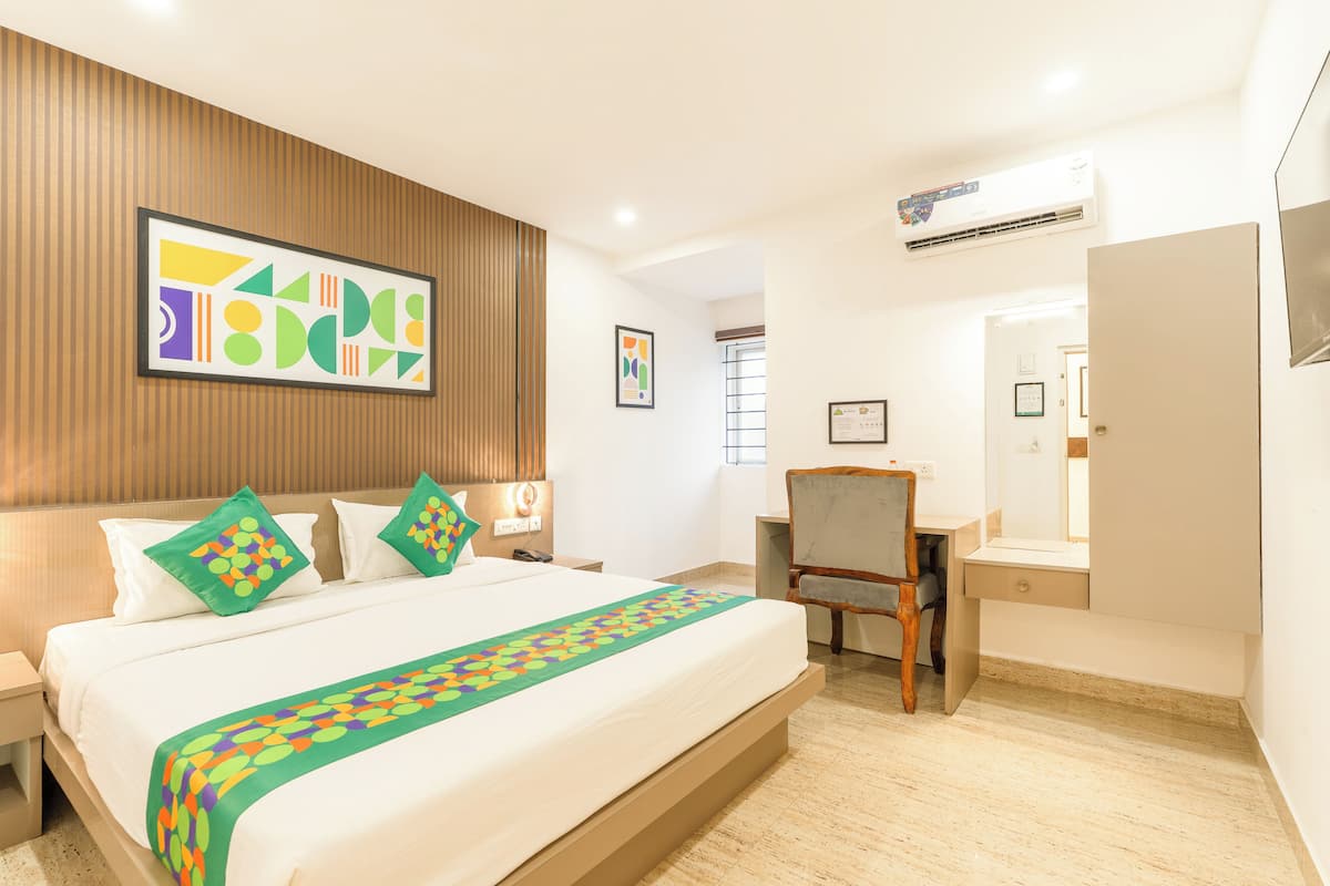 Quarto casal standard | Escrivaninha