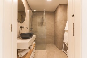 House - Horizonte Completo II by Atlantic Holiday (Camara de Lobos)
