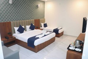 Luxury Twin Room, Park View | Desk, laptop workspace, free WiFi - Belle Tree Hotel (Greater Noida)