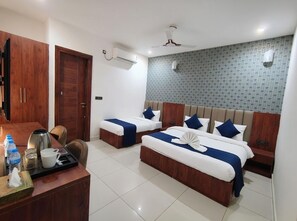 Desk, laptop workspace, free WiFi - Belle Tree Hotel (Greater Noida)