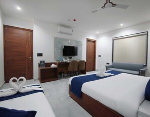 Desk, laptop workspace, free WiFi - Belle Tree Hotel (Greater Noida)