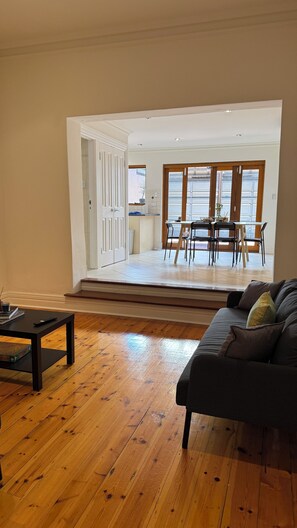 Living area - Cozy home located on the very vibrant Hutt Street (Adelaide)