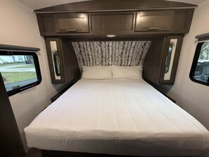 2 dormitoris, escriptori, planxa i posts de planxar i wifi gratuïta 