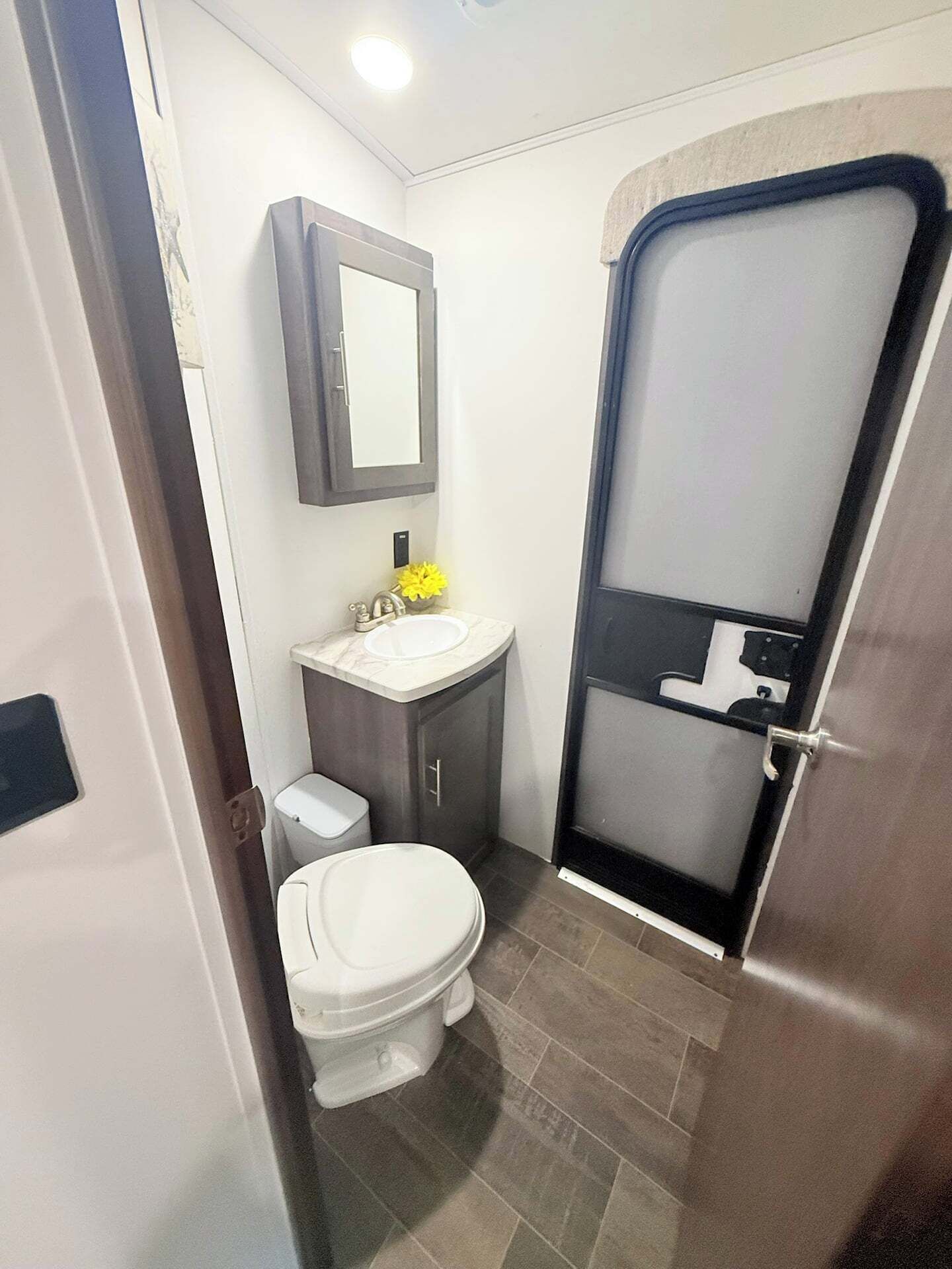 Secador de pelo y toallas