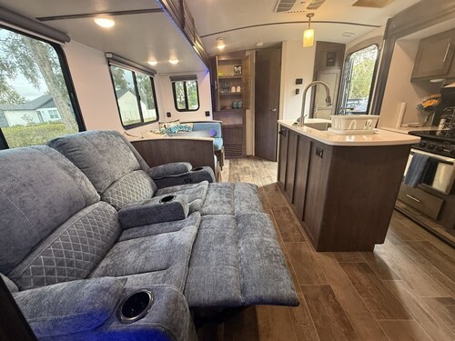 Cozy Lux Camper on Quiet Farm