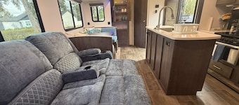 Cozy Lux Camper on Quiet Farm