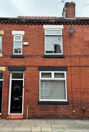 Exterior detail - Cozy 3 bed house well located for Salford and Manchester (Salford)