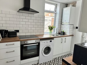 Private kitchen - Cozy 3 bed house well located for Salford and Manchester (Salford)