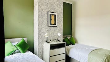3 bedrooms, iron/ironing board, WiFi, bed sheets