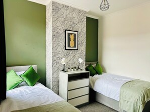3 bedrooms, iron/ironing board, WiFi, bed sheets - Cozy 3 bed house well located for Salford and Manchester (Salford)