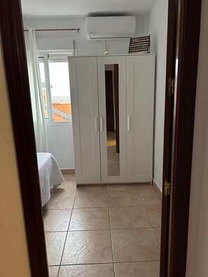 3 dormitorios, tabla de planchar con plancha, wifi gratis y ropa de cama