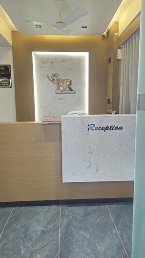 Lobby - Hotel Rose Gold (Ahmedabad)