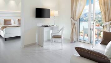 Quadrupla Deluxe, balcone, vista mare | Minibar, una cassaforte in camera, insonorizzazione, Wi-Fi gratuito