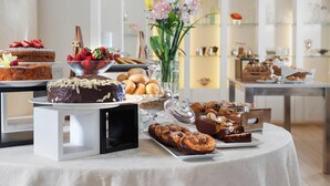 A buffet table with various pastries, cakes, and fruits. - Europa Grand Hotel  (Lerici)