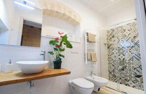 Shower, hair dryer, bidet, towels - Urban Flat Garibaldi 38 (Bari)