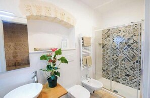 Shower, hair dryer, bidet, towels - Urban Flat Garibaldi 38 (Bari)