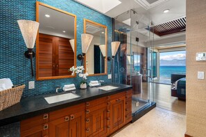 Shower, jetted bath, hair dryer, towels - SUMMER SALE! Discover paradise in a 3-bedroom oceanfront getaway - Alaeloa 28 (Lahaina)