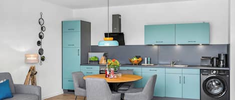 Coffee/tea maker, fridge, microwave, oven