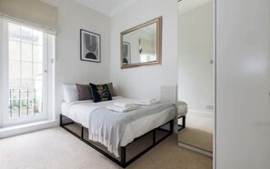 2 bedrooms, free WiFi, bed sheets - Kensington Retreat 1 min from Station (London)
