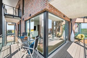 Outdoor dining - The View A9 Auster – Sea view, shared sauna, elevator, parking space (Dagebüll)