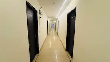 Quarto, sacada, vista para a cidade | Parte interna