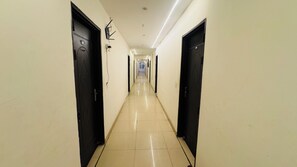 Quarto, sacada, vista para a cidade | Parte interna